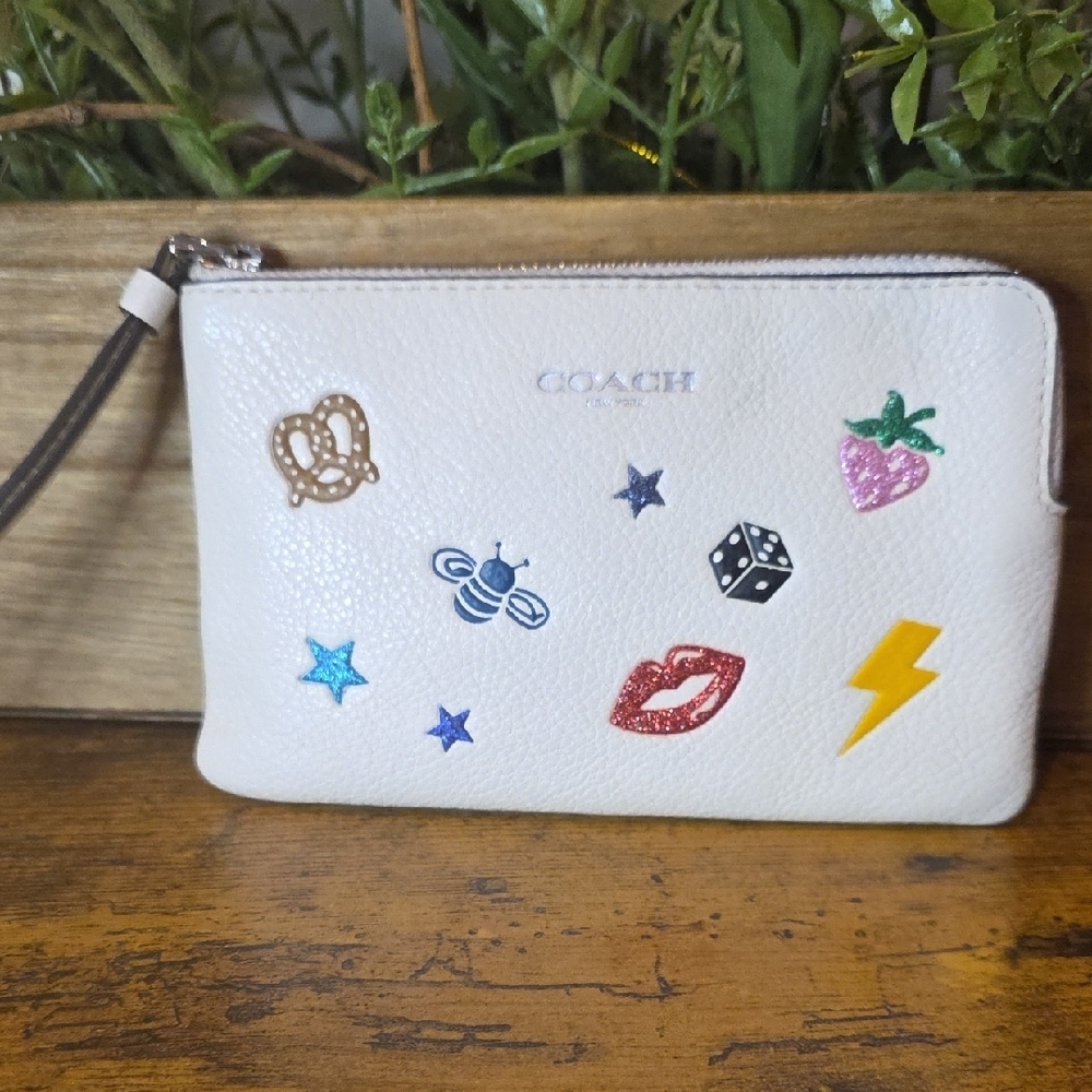 Coach Whimsical Refined Pebble Leather Wristlet No Hangtag